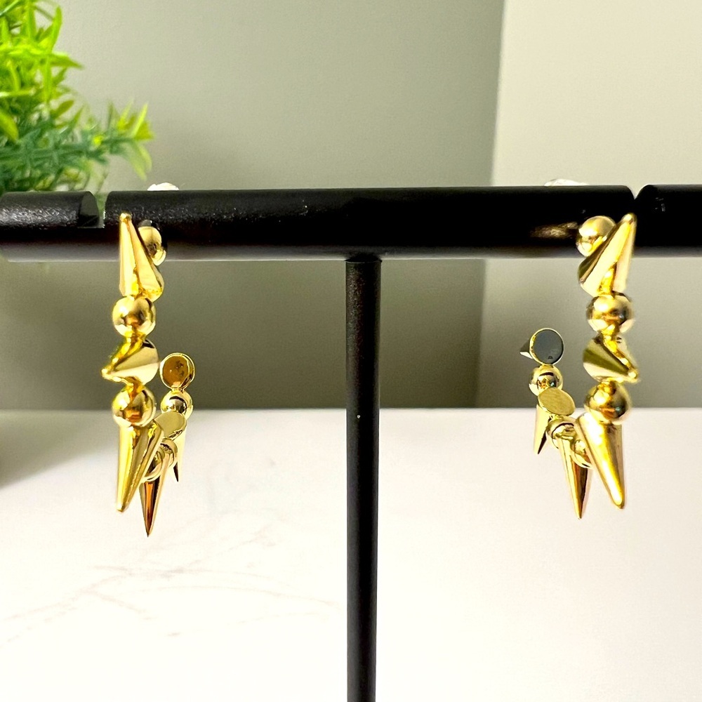 NEW IN BOX 14K Gold Plated Rivet Hoop Earrings - Picture 6 of 6